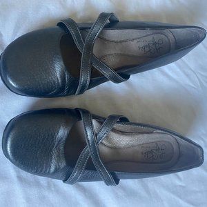 LifeStride Crisscross Mary Jane Flats